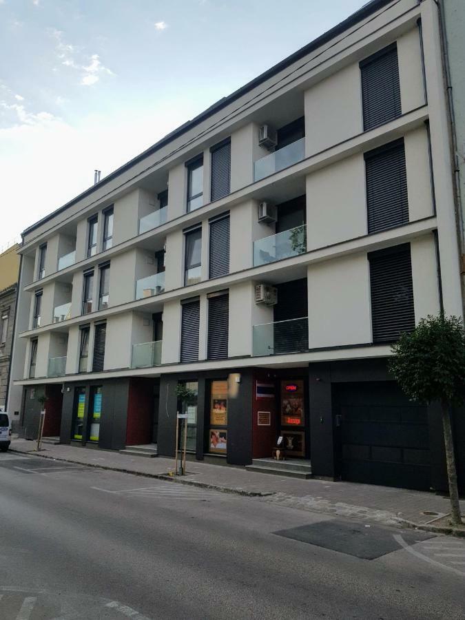 Holiday Apartman With Free Parking Győr Exterior foto