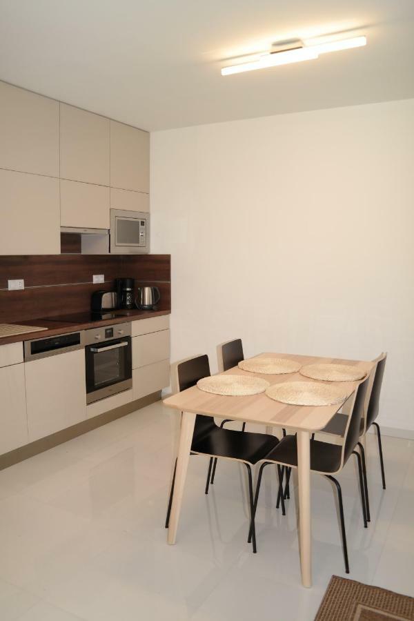 Holiday Apartman With Free Parking Győr Exterior foto