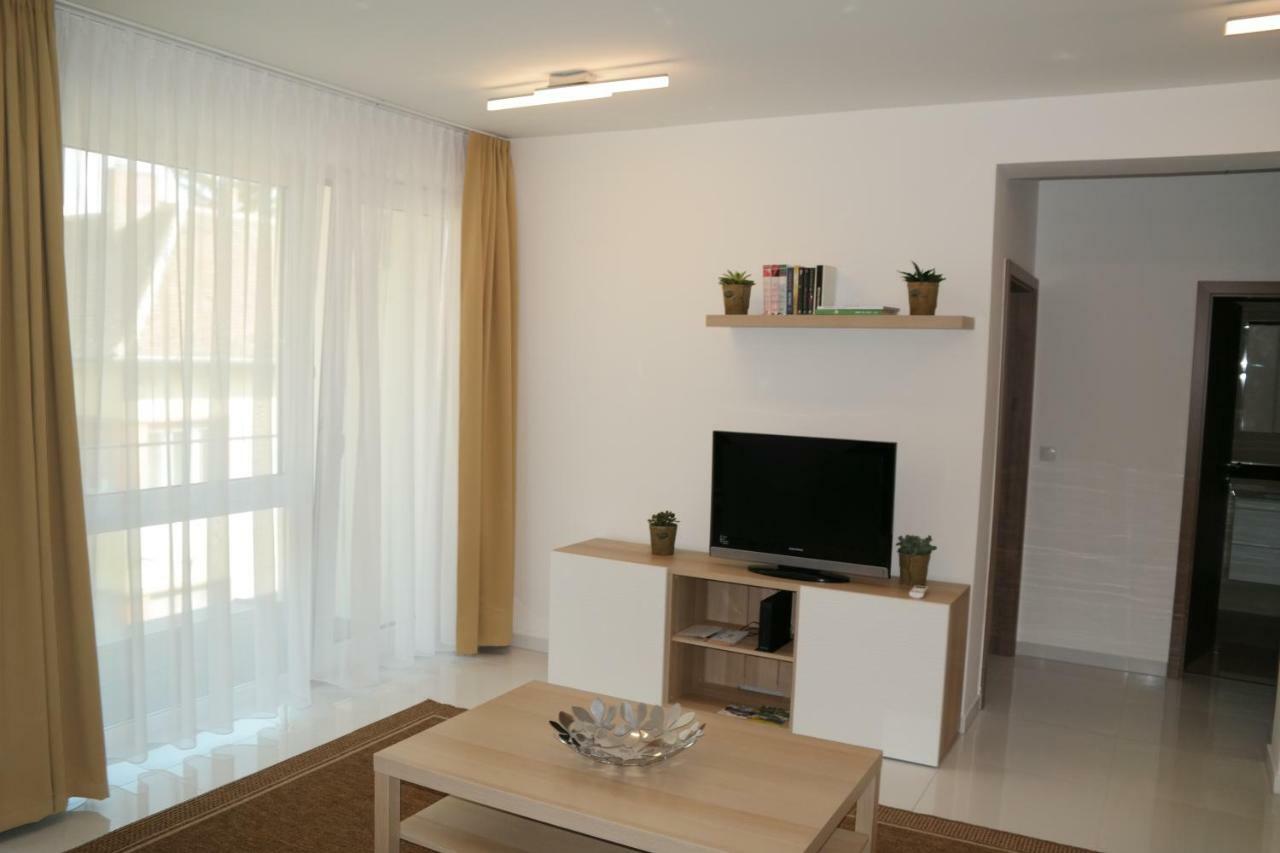 Holiday Apartman With Free Parking Győr Exterior foto