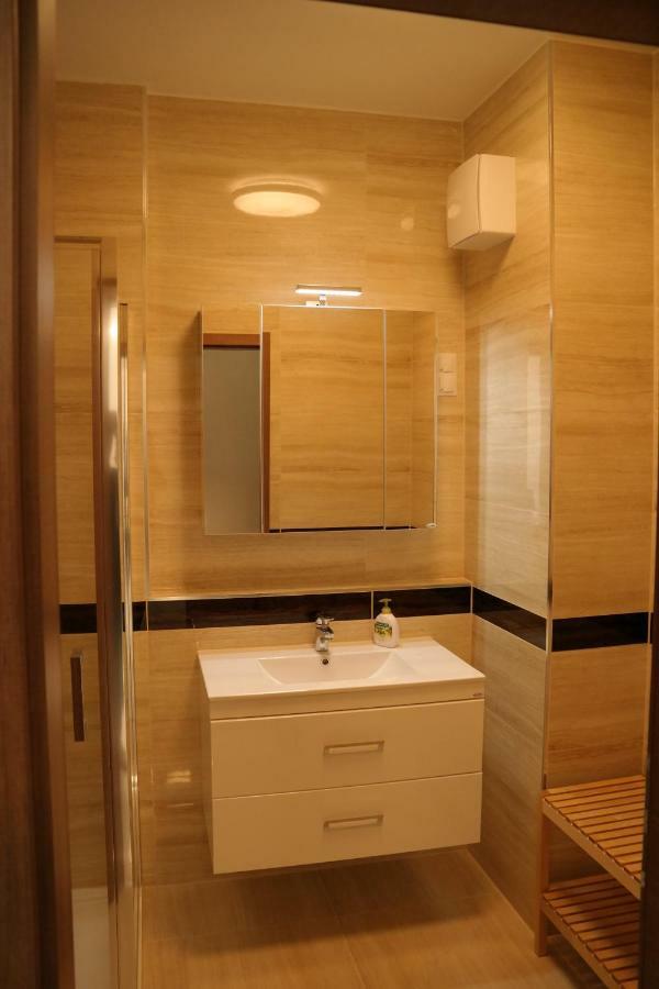 Holiday Apartman With Free Parking Győr Exterior foto