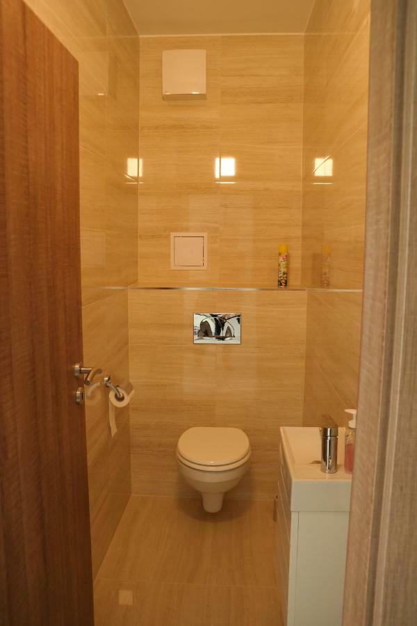 Holiday Apartman With Free Parking Győr Exterior foto